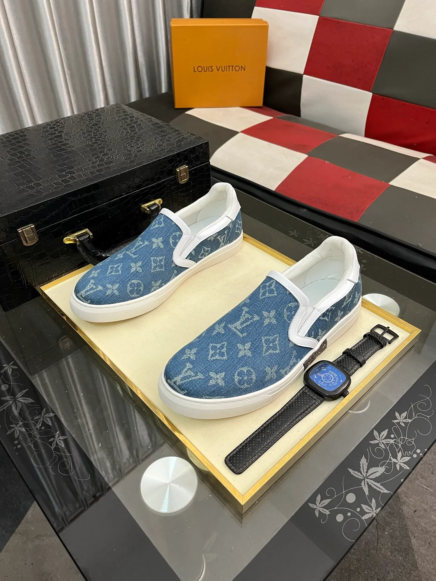 Men's shoes 💰400⌚️⌚️LV's new men's high-end casual sports shoes, using imported first-layer cowhide silk screen printing brand lougou, original ultra-light tpu outsole, wear-resistant and comfortable, Monogram lougou embellished rubber outsole, breathable mesh lining, versatile classic style! Size: 38-442️⃣Colors available